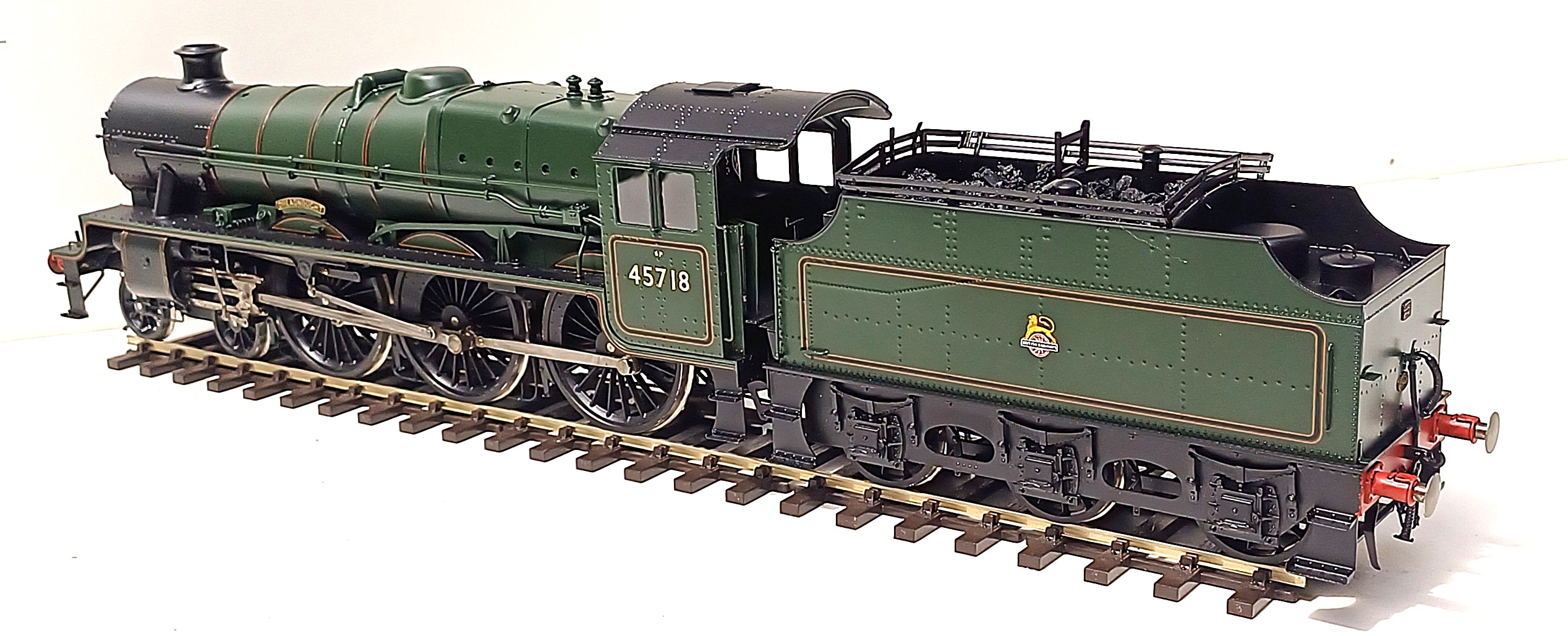 BR (ex LMS) Stanier Jubilee class 4-6-0 no. 45718 Dreadnought - Image 3