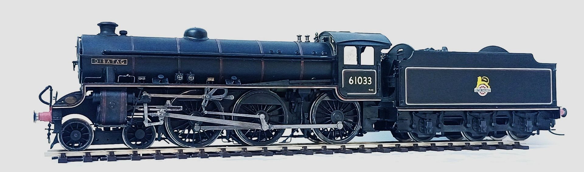 BR (exLNER) Thompson B1 class 4-6-0 no. 61033 Dibatag - Image 2
